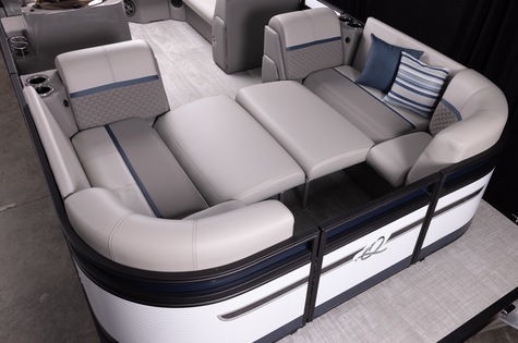 FRONT SLEEPER SEATS (Shown on 822 Lanai with starboard side gate)